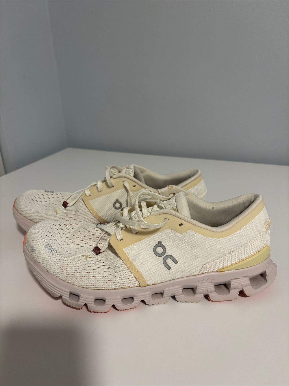 On Cloud X  Running Shoes in Ivory Sand and Light Purple Size 9.5